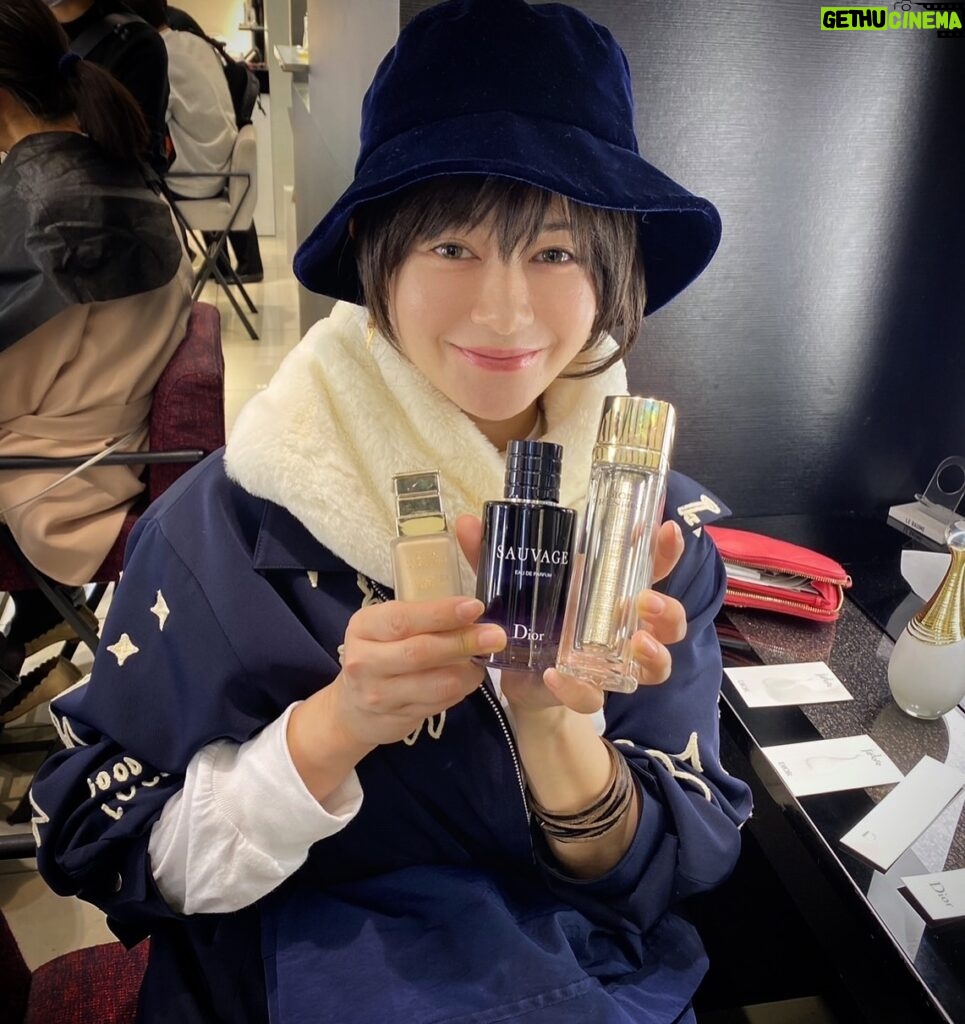 Yoko Maki Instagram - 自分へのプレゼント二つ目購入しちゃいました 真ん中のsauvageは真木よう子真面目にお勧めの香り！ 帽子もお気に入りなので是非チェックしてみてください❤️