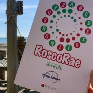 Yola Berrocal Instagram - SORTEO LIBRO (Foto hecha hace dos semanas) #Yolista ahora que estamos en casa, es muy buen momento para leer, yo regalo mi libro @roscoraeapp que ha escrito mi bella Madre.  Solo tienes que:  1.- Seguir a @roscoraeapp.  2- Mencionar  a 5 amigos en esta publicación.  3- Darle like.  #yolista si quieres puedes bajarte la App de @roscoraeapp que es gratuita, jugar tú solo o retar a tus amigos, familiares, aleatoriamente o a mí.
Haré un sorteo aleatorio el 31 de Marzo, lo haré hoy 6 de Abril .
cuántos mas amigos menciones más posibilidad de que te toque.  #Yolistas os envío un beso muy fuerte y ojalá que estéis bien y vuestros familiares💜  #yoestoyencasa #yomequedoencasa #quédateencasa #roscorae #roscoraeapp #roscoraepasapalabra #LibroRoscoRae #pasapalabra #yolaberrocal #enformaconyola #SiempreShei 💜