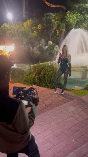Yola Berrocal Instagram - Ahora en @socialitet5 @telecincoes en el reportaje del @parquedeatraccionesmadrid  #yolaberrocal #socialité #telecinco #mediaset #yolaberrocalmanagement #halloween