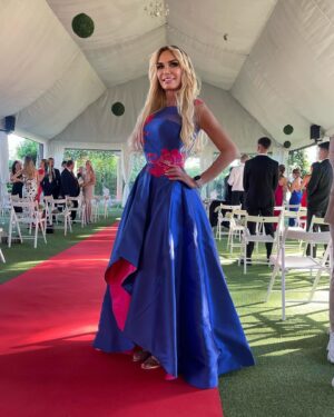 Yola Berrocal Instagram - Con el espectacular vestido de @vertizegala ❤️en la increíble boda de @fanicarbaj y @cguzman46 ❤️❤️Peluquería @peluqueria_francis ❤️