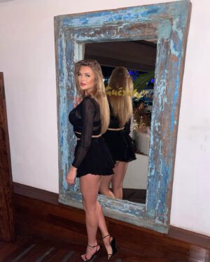 Yoly Desmis Instagram - 𝐋𝐚 𝐠𝐮𝐞́𝐫𝐢𝐭𝐞 𝐨𝐧 𝐖𝐞𝐝𝐧𝐞𝐬𝐝𝐚𝐲 𝐢𝐭’𝐬 𝐚𝐥𝐰𝐚𝐲𝐬 𝐚 𝐠𝐨𝐨𝐝 𝐢𝐝𝐞𝐚 🥂
-
-
-
-
-
-
#laguerite #saintbarth #saintbarthelemy #yoly #legs #outfit #potd
