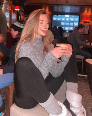 Yoly Desmis Instagram - 🍕🍸
-
-
-
-
-
-
#courchevel #tremplin #expressomartini #bagatelle #bagatellecourchevel