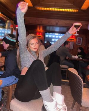 Yoly Desmis Instagram - 🍕🍸
-
-
-
-
-
-
#courchevel #tremplin #expressomartini #bagatelle #bagatellecourchevel