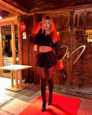 Yoly Desmis Instagram - 𝐖𝐡𝐚𝐭 𝐚𝐧 𝐚𝐦𝐚𝐳𝐢𝐧𝐠 𝐝𝐢𝐧𝐞𝐫 𝐚𝐭 @baiescourchevel 𝐭𝐨 𝐟𝐢𝐧𝐢𝐬𝐡 𝐭𝐡𝐢𝐬 𝐲𝐞𝐚𝐫 🥰
-
-
-
-
-
#courchevel #newyear #happynewyear #yoly