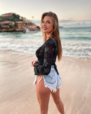 Yoly Desmis Instagram - 𝐒𝐚𝐢𝐧𝐭 𝐁𝐚𝐫𝐭𝐡𝐞́𝐥𝐞́𝐦𝐲 𝐣𝐞 𝐭’𝐚𝐢𝐦𝐞 ❤️
-
-
-
-
-
-
#saintbarth #saintbarthelemy #nikkibeachstbarths #nikkibeachstbarth #french #outfits