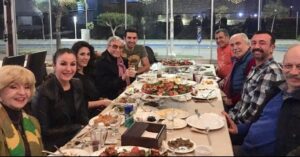 Yonca Şahinbaş Instagram - Masa ağır masa kabul edelim.. Saygılar.. @goksel_kortay  @haldundormen  @hakanaltinerofficial @burcinbildikofficial