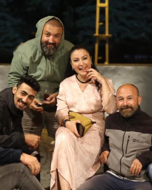 Yonca Şahinbaş Instagram - Sabahladığımız bir gecenin tatlı sohbetinden kareler…..