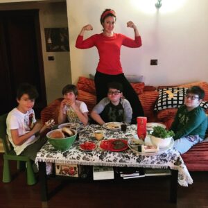 Yonca Şahinbaş Instagram - I can do it with four kids😎