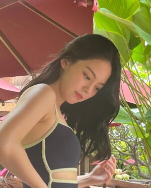 Yoo Hye-In Instagram - 🏝️