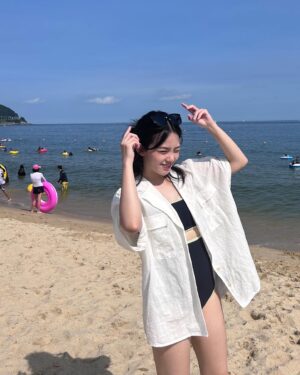Yoo Hye-In Instagram - ☀️🏖️🏝️🏊🏻‍♀️