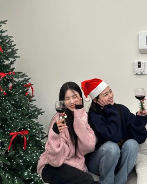Yoo Hye-In Instagram - 정성 가득했던 크리스마스파티 🎄🎅🏻❄️⛄️❤️

@my.name.is.elim