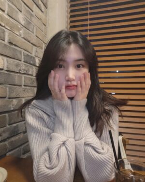 Yoo Na-gyeol Instagram - 🫢