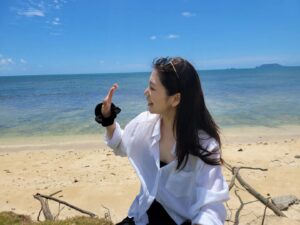 Yoo Na-gyeol Instagram - 덩그러니, 윙크가 하고 싶고, 아기와 인사! 🏝
