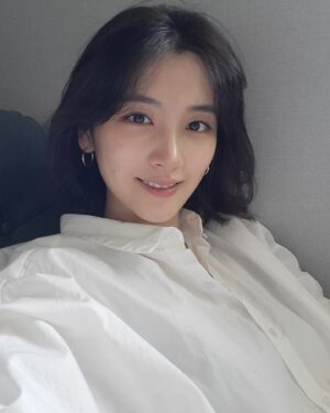 Yoo Na-gyeol Instagram - 안녕🤭