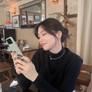 Yoo Na-gyeol Instagram - 훗😏