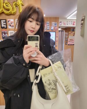 Yoo Na-gyeol Instagram - 오랜만에 서울 나들이...!😶