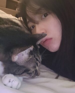 Yoo Na-gyeol Instagram - 감자님 생일축하합니다🐈❤