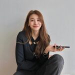 Yoo In-young Instagram - _ . . 비가 보슬보슬 내리는 날. 삼청동 데이트. 오늘 나에게 행복을 준 @silverjoo___ 😉 . 너무 너무 아름다웠던 작품 눈에 계속 담아야지 저 작품이 집에 있다면 너무 행복 하겠다.. @kibongrhee . #국제갤러리 #이기봉작가님 #김윤신작가님