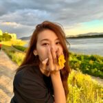 Yoo In-young Instagram - _ . . 꽃 한 송이가 그래 그래 피었구나🌼