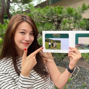 Yoo In-young Instagram - _
.
.
나 미쳤네….😦
온 우주의 기운이 나에게로
.
#홀인원
#축하해주세요🎉
#귀여운볼주머니
#좋은기운받아가세요