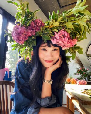Yoo In-young Instagram - _
.
.
꽃의 좋은 기운을 담아..🌸
