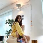 Yoo In-young Instagram - _ . . 노랑노랑해💛 . #etro #VELABAG
