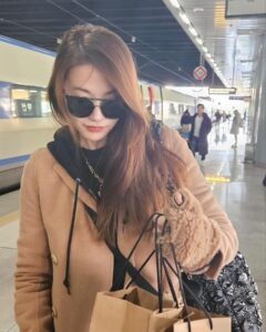 Yoo In-young Instagram - _ . . 2023 크리스마스🎄 . #부산