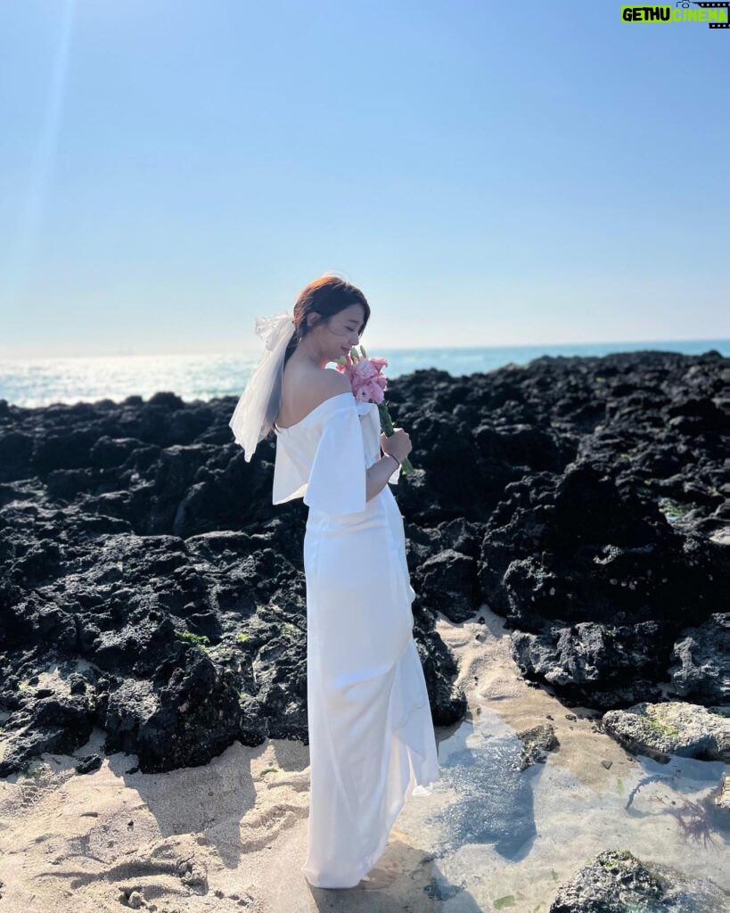 Yoo In-young Instagram - _ . . 👰‍♀️