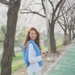 Yoo In-young Instagram - _ . . 행복해지는 계절🌸