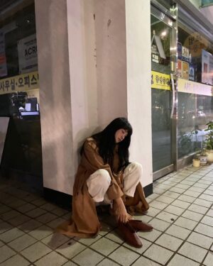 Yoo In-young Instagram - _
.
.
가볍게 한잔했어요🥃
.
#술꾼도시여자들2