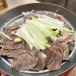 Yoon Se-a Instagram - #북한산 #백운대 와아…북한산 진짜 와아….!! 등산스틱 없인…우와아아…북한산…🤣 **첫 스틱 사용, 두번 미끄러짐의 교훈! 스틱고리를 팔목에 끼워두면 넘어질 때, 팔을 묶어두는 꼴! 미끄러질 때 바닥을 짚을 수 없어 크게 다칠 수 있습니다. 등산스틱은 어두운 색으로 구입하세요. 예쁜 라벤더 색상으로 벌써 🐝들이 모여듭니다. 하하하.😅 산길에 흘려져 있던 쓰레기를 집어드는 훌륭한 청년 승범군과 함께…세시간 반 남짓 산행 후 #백곰집 #수육 으로 피로를 풀어내며 오늘 하루도 잘 살았습니다. #행복하세아🍀 #산이좋다