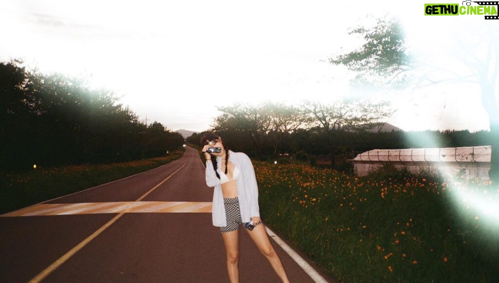 Yoon Seo-ah Instagram - 여름의 계절말은