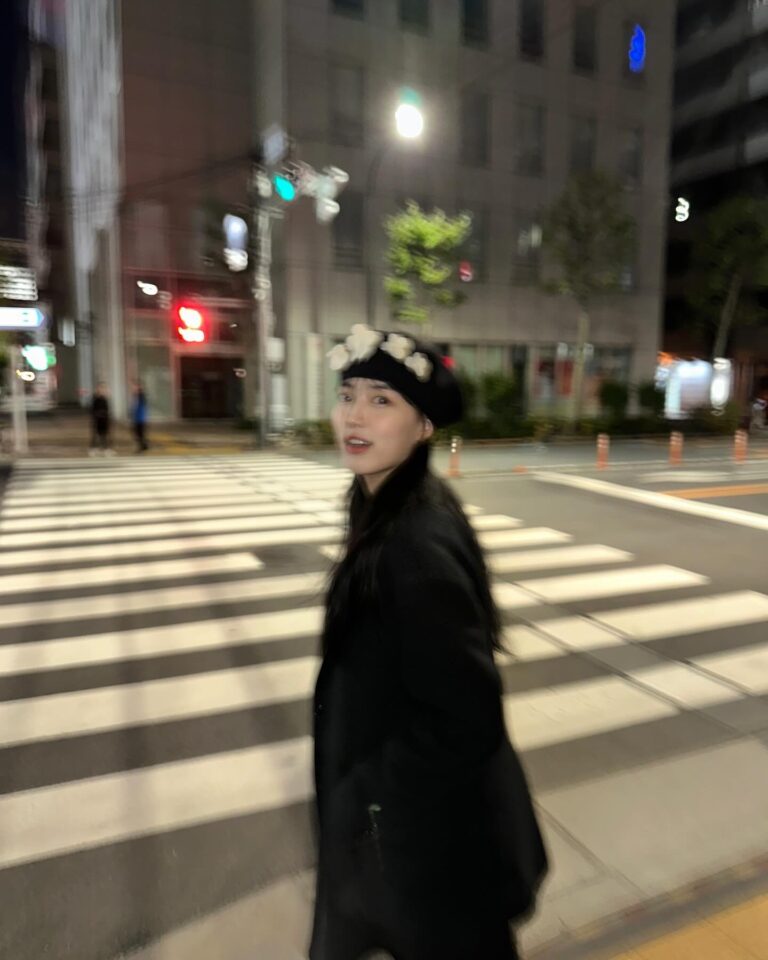 Yoon Seo-ah Instagram - 겨울의 끝자락을 서성입니다