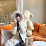 Yoon Seo-ah Instagram - 아직 남은 겨울의 한기는 밀레와 군고구마로 버텨봅니다 ❄️🍠 모두들 감기 조심하세요 🌬️🩵
