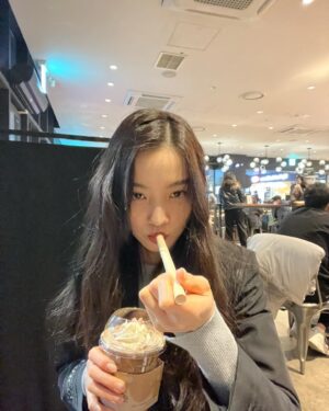 Yoon So-hee Thumbnail - 16.5K Likes - Top Liked Instagram Posts and Photos