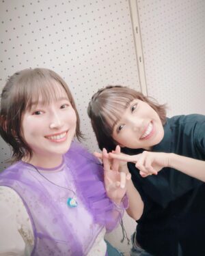 Yoshino Nanjo Instagram - 【ナガノアニエラフェスタ2023】
2023/09/17
@駒場公園
⁡
・・・
⁡
ありがとうございました〜！
野外フェス〜！
暑かったね〜楽しかった！
⁡
みんなのキラキラでニコニコな笑顔が超良かったよ〜〜
わたしまでみんなと一緒に見てる気分になった（？）
⁡
⁡
⁡
待ち時間は幹葉ちゃんが何度か楽屋に遊びにきてくれたよ〜！
廊下をスリッパでパタパタ歩いてくる小動物みたいな足音が聞こえてきて、面白かった(笑)
あ、小動物きたな？って気付いてました(笑)
⁡
⁡
angelaのお2人ともお話できて楽しかった〜！
廊下での立ち話、いつまででも出来そうだった‥(笑)
自分のスタンバイ前だったからあっという間だったけど、またゆっくりお話できますように‥✨
⁡
⁡
ご挨拶きてくださった方もありがとうございました🫣💗
メイク前で顔がなにもなくてすみませんでした🤣😭
⁡
⁡
⁡
⁡
あとは、信州そば食べたり〜
写真撮ってないけど（すぐ食べた）山賊焼きもカレーも食べました。
うまーー
⁡
そしてなんと、10周年のお祝いにとアニエラ運営さんがケーキをプレゼントしてくださいました！！！
えー！嬉しすぎるーー！！！
とっても美味しかったです！ありがとうございますっっ😋✨
⁡
⁡
⁡
⁡
遊びに来てくれたみんな陽に当たって疲れてると思うからケアしてゆっくりしてね〜〜〜
⁡
わたしは風呂入ったものの髪乾かすのめんどくさいマンでタオル巻いたままグダってます😉
⁡
🍎セットリスト🍎
サヨナラの惑星
EVOLUTiON：
ジャーニーズ・トランク
瓦礫に咲く花
新世界
黄昏のスタアライト
⁡
衣装もヘアメイクも素敵でした〜👼
⁡似たような写真しかなくてすまん‥

・・・
⁡