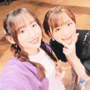 Yoshino Nanjo Instagram - 【長瀞さんスペシャルイベント】
2023/08/13

今日は姉瀞役で出演している #長瀞さん スペシャルイベントがありました〜！

楽しかった〜笑
たくさん笑ってたくさん笑いました😆

夜の部では、しーちゃんこと井澤詩織ちゃんとMCを担当させていただきましたよ〜！

笑い声を出し惜しみせず届けてくれるファンのみなさんと(笑)、愉快かつ尊敬できる共演者のみなさんと、スタッフさんたちの熱意で素敵な時間になりました！

ありがとうございました〜！
ちなみに２期もラストに向けて号泣もとい号泣きしながら見てました笑

原作コミックス400万部達成もおめでとうございます！