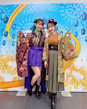 Yoshino Nanjo Instagram - 【ANIMAX MUSIX 2023】
横浜アリーナ
2023/11/18
⁡
・・・
ANIMAX MUSIX 今年も参戦させていただきましたー！
⁡
セトリ
閃 -Sen-
瓦礫に咲く花
グリザイアメドレー
⁡
コラボ
檄!帝国華撃団 (サクラ大戦)
上坂すみれちゃんと！
和装合わせ！楽しかったなー！
⁡
⁡
4年ぶりの声出し解禁ANIMAX MUSIXでしたね！
そして6時間を超える大ボリュームな公演！
⁡
ずーっと声援を送り続けてくれて、盛り上がってたみんなの体力がすごい🤣
⁡
⁡
今回はいつメンのバンドメンバーではなく
ANIMAXバンドの皆さんとご一緒でした！
⁡
とんでもない曲数のアレンジや演奏、ほんとにお疲れ様でしたっっ！！
ありがとうございます！
⁡
⁡
そしてLiyuuちゃんともお写真！
⁡
⁡
今回も立ち話ばかりで写真‥ほぼ撮ってませんでしたね‥
⁡
⁡
他にも写真あるのでまた載せます！
⁡
・・・
⁡
ヘアメイク 北川恵さん（クララシステム）
衣装 前田千佳子さん
着物、猫アクセサリー
@furifufurifu
着物帽子
@baraironoboushi_official
ソロ、コラボ着用アクセサリー
@abiste_official