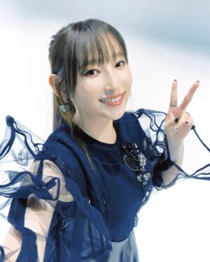 Yoshino Nanjo Instagram - Thank you 2023!!
⁡
今年ももうすぐ終わりますね！
予言通りあっという間の1年でした笑
⁡
皆さんにとってどんな1年だったでしょうか。
⁡
自分の1年を振り返って書いてたんですけど、インスタに載せるには長くなりすぎたので思い切って割愛します笑
⁡
休止中のブログもまた再開したいですねぇ。
今だとnote使ってる人が多いのかな？？
文を書くのは好きだけど、真面目に書いてるとめちゃくちゃ時間かかるのでちょっと尻込みしてますが‥また綴れる場所があるといいなぁと最近思ってます。
⁡
今年はまた新たなキャラクターや作品との出会い、音楽やイベント、ライブなど、いろいろな事がもりだくさんで楽しい1年でした。
⁡
1.5年かけてやってきた10周年企画もようやく一段落しましたしね！
⁡
ファンのみんなには遠いところまで来てもらったり、いろいろなシーンで様々なカタチでたくさん応援をいただけて、とても力になりました！ありがとうございました！
⁡
関係者の皆さんや友人たちにもたくさん支えていただいた1年でした。感謝です！
⁡
⁡
来年もすでにツアーが決まったりしていますが、自分らしいペースを模索しながら楽しんでやっていけたらと思います！
⁡
良いお年を！
⁡
⁡
PS
スチームモップの箱は開けました！
（パカって開けただけ）