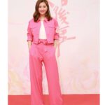 Yoyo Chen Instagram – 溫馨提示：🌸💗

今晚10:30pm 
繼續有「香港婚後事」💞

#香港婚後事
#宣傳照 
#pinklady 

Outfits:  @suncoohk