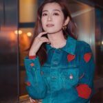 Yoyo Chen Instagram - 每個人都不容易 好好善待自己的同時 也好好善待別人♥️ # 4月你好🌹 #loveyo Outfits: @aliceandolivia_hongkong