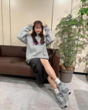 Yu Serizawa Instagram - ・

ど真ん中スリットスカート
ギリギリな可愛さ☝️💜