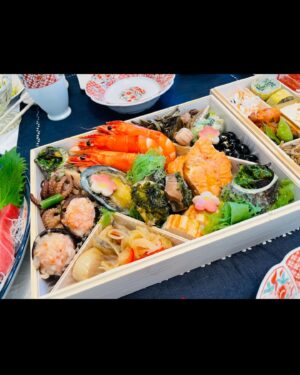 Yu Serizawa Instagram - ❄️

気まぐれクックさんの海手箱と
お雑煮食べて
ママとラナと初詣
にゃんずとたくさんゴロゴロして
女性声優とお肉食べて

楽しかった…

#お正月