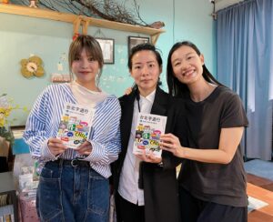 Yu-Tung Hsia Instagram - 超特別的一本書#台北字遊行 已經上架囉！❤️
由我們五位創作者，針對貼在台北巷弄街頭上的貼紙進行創作，各種不同的文體、對台北街頭抒發各款的感受，很值得大家買回家讀唷！
台北街頭很浪漫也很魔幻～
然後，今日新書座談會順利成功✨
接下來台北書展見囉❤️
謝謝#天后闆妹 超美麗的花～超浪漫好驚喜！想跟闆妹戀愛❤️‍🔥😂 @ban.mei.onnnnni 
謝謝召集人及今日主持人 #陸穎魚  @lookwingfish  @poetry_inlife 
1號城市觀察家-#夏宇童 @sha_ariel 
2號城市觀察家#簡莉穎 @liying_chien 
3號城市觀察家#李豪 @lee23hao 
4號城市觀察家#崔舜華 @gloriatsui0216 
5號城市觀察家#陳繁齊 @dyingintherain