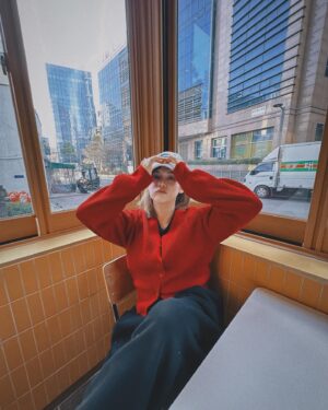 Yu-Tung Hsia Instagram - 😗
很想念首爾這家的早午餐❣️
尤其法國吐司外酥內軟🤤😮‍💨
 
紅色針織上衣 👖 @michellesroom11
