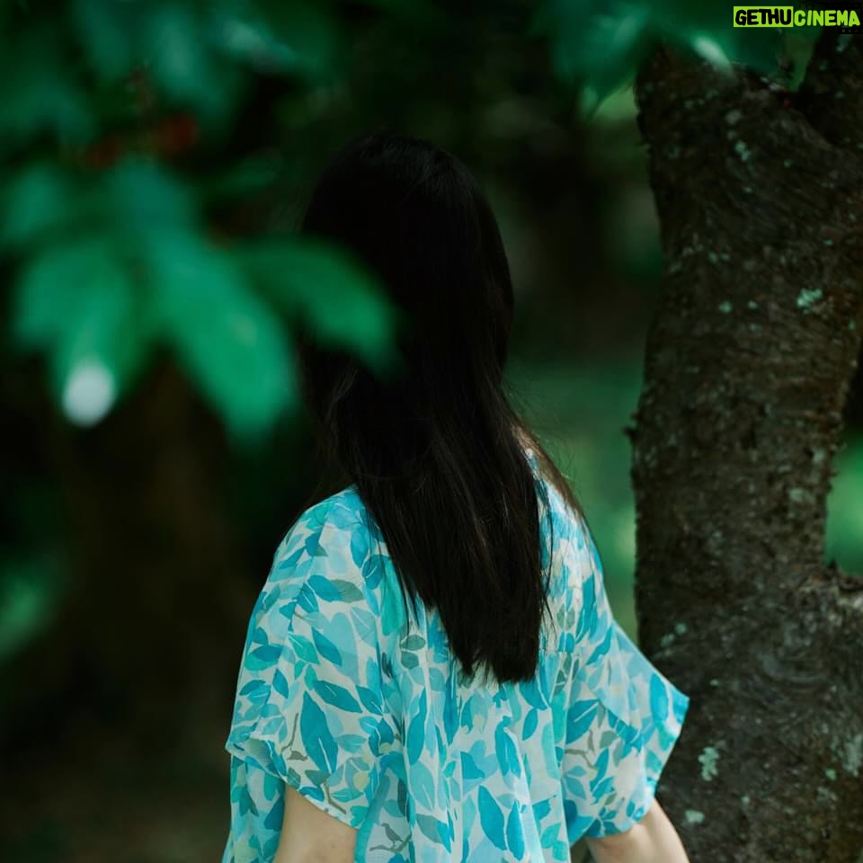 Yu Han Lien Instagram - 好喜歡這次和 @inblooom_official 的聯名 開會討論的時候 內心充滿療癒 與被理解的感受 這個夏天 一起穿上美好的自然元素 走進山林中 吹吹風 曬曬太陽吧 https://www.inblooom.com/pages/lien