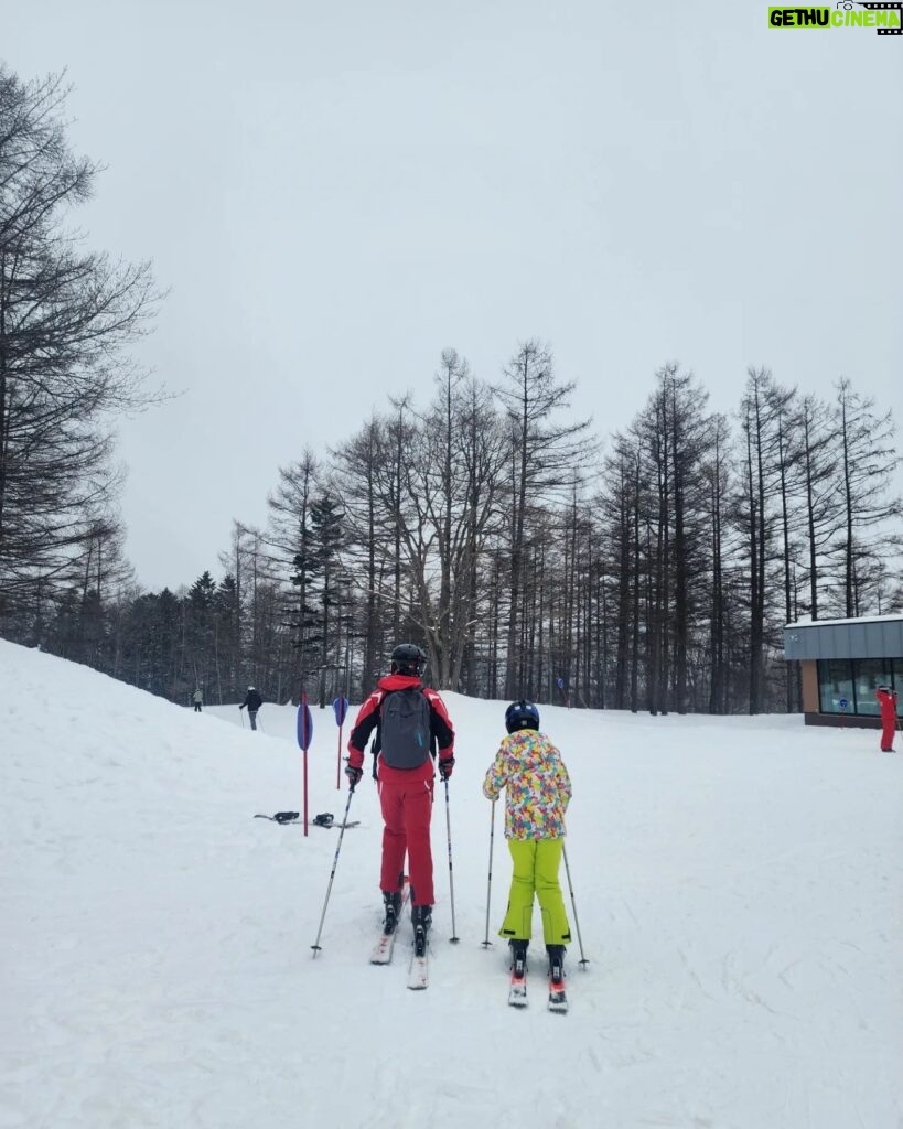 Yu Seon Instagram - 내가 눈을 이리 좋아할 줄은.. ^^ 정말 아이처럼 까르르~ 동심가득 신나게 즐긴 여행☺️ 여긴 스키강습부터.. 모든 액티비티와 식사가 포함된 #올인클루시브 라 여행 갈때 늘 바쁜 파워 J인 제가 할 게 없어서, 진정한 휴식을 즐겼네요~😃 맘 가는데로 놀고, 먹고 싶을때 먹고픈.. 우리집 P들한테 엄청 칭찬받은 여행ㅎㅎ 스키장 따라가면 늘 챙겨주기 바쁘던 나도.. 진심 즐긴여행^^ P도 J도 다 즐거웠다!! 👍