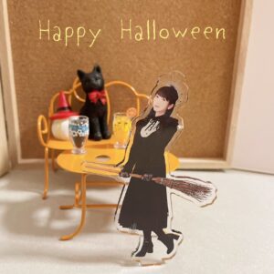 Yui Horie Instagram - .
ハッピーハロウィン🎃

アクスタと100均で買った小物で撮影してみました♪