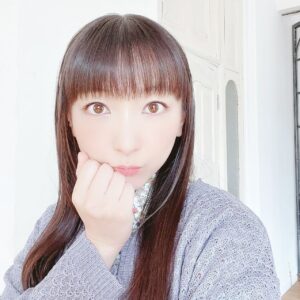 Yui Horie Instagram - .

夏休み記念その29♪

ニュータイプ連載撮影の時の写真です♪

あまり記憶にない謎の自撮り（笑）

ピース以外のポーズを撮ってみたのかな？