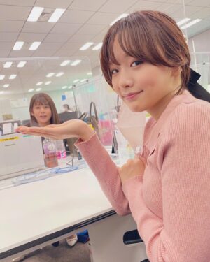 Yuka Aiuchi Instagram - アナウンス部で・・・森香澄アナと藤井由依アナに会いました🥰❤️
ひたすらにきゅん🥺💕

#森香澄　アナ
#藤井由依　アナ
#かすみん
#ゆいちゃん